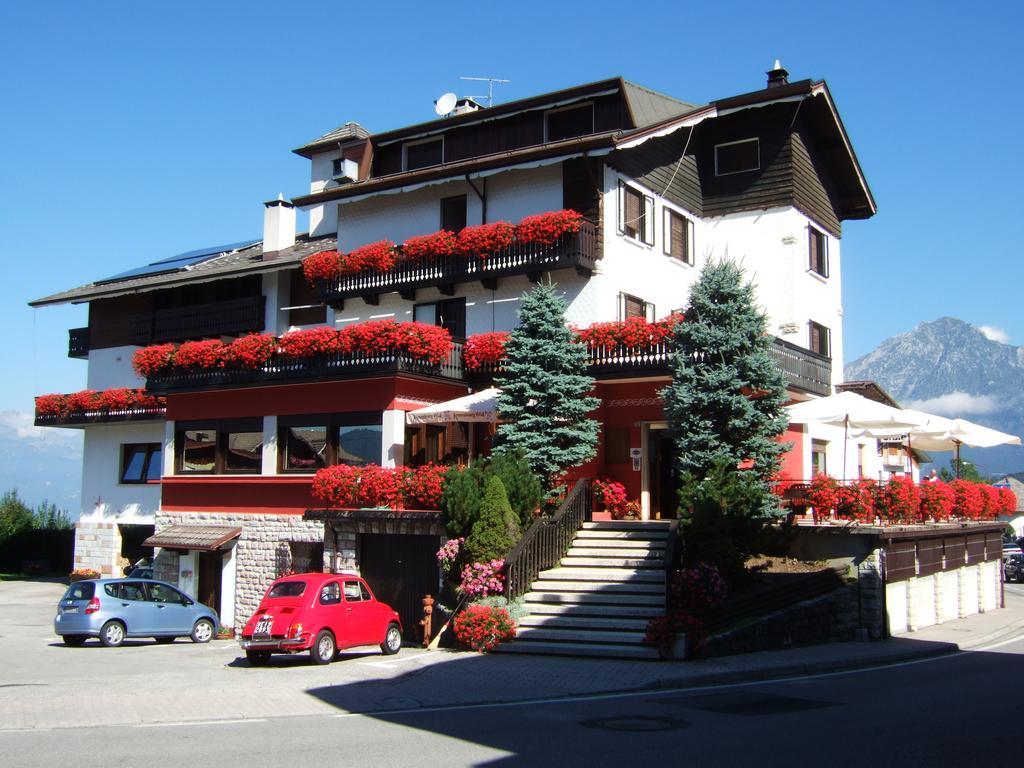 Albergo Trieste Tambre dʼAlpago Екстериор снимка