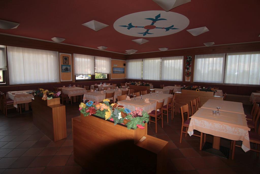 Albergo Trieste Tambre dʼAlpago Екстериор снимка