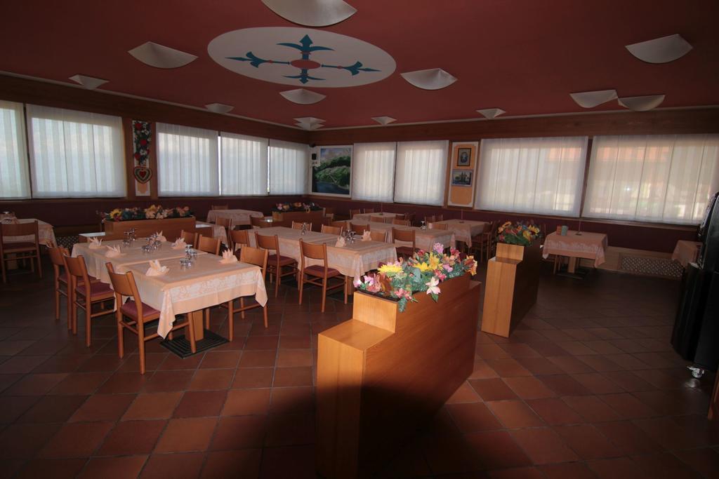 Albergo Trieste Tambre dʼAlpago Екстериор снимка