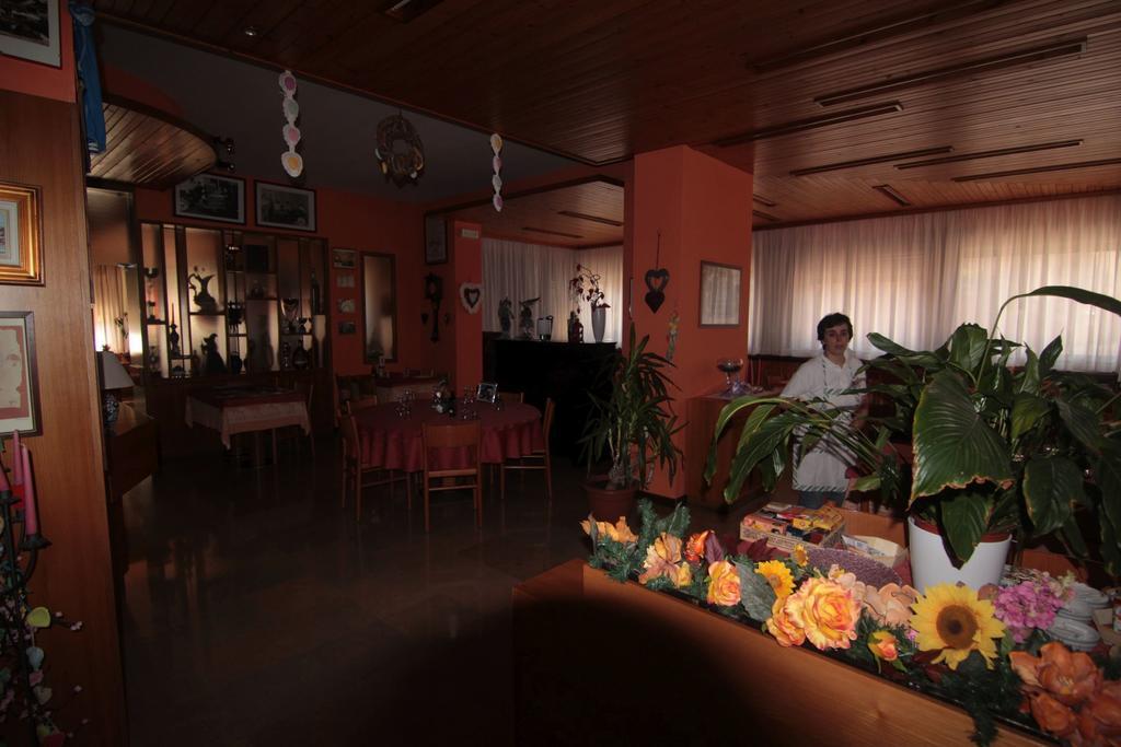 Albergo Trieste Tambre dʼAlpago Екстериор снимка