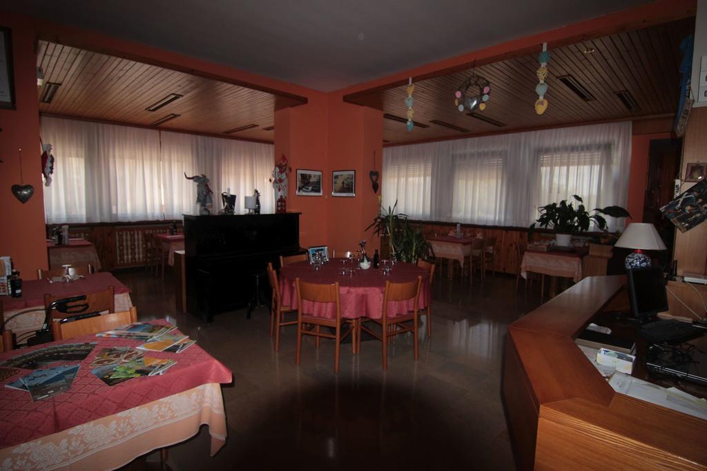 Albergo Trieste Tambre dʼAlpago Екстериор снимка